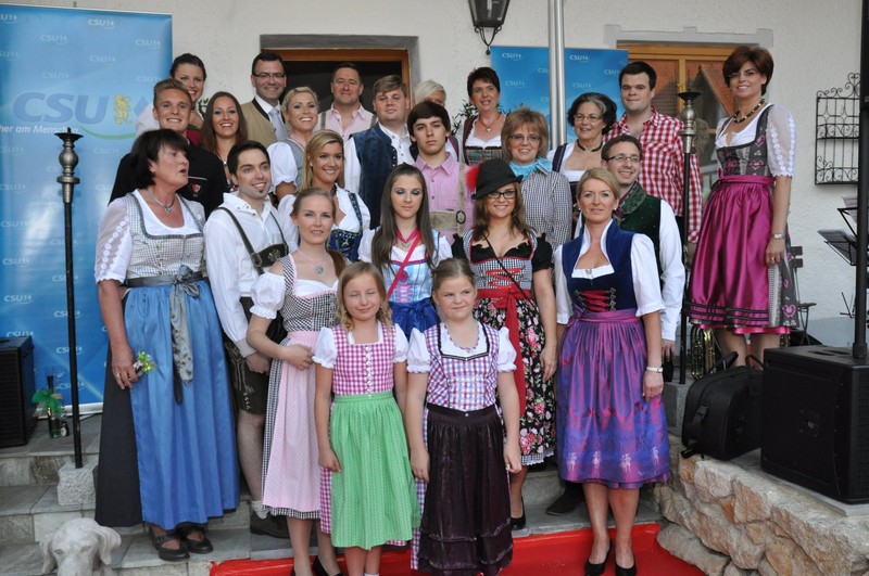 Leut' in Kreuth - fesche Madl und schicke Dirndl