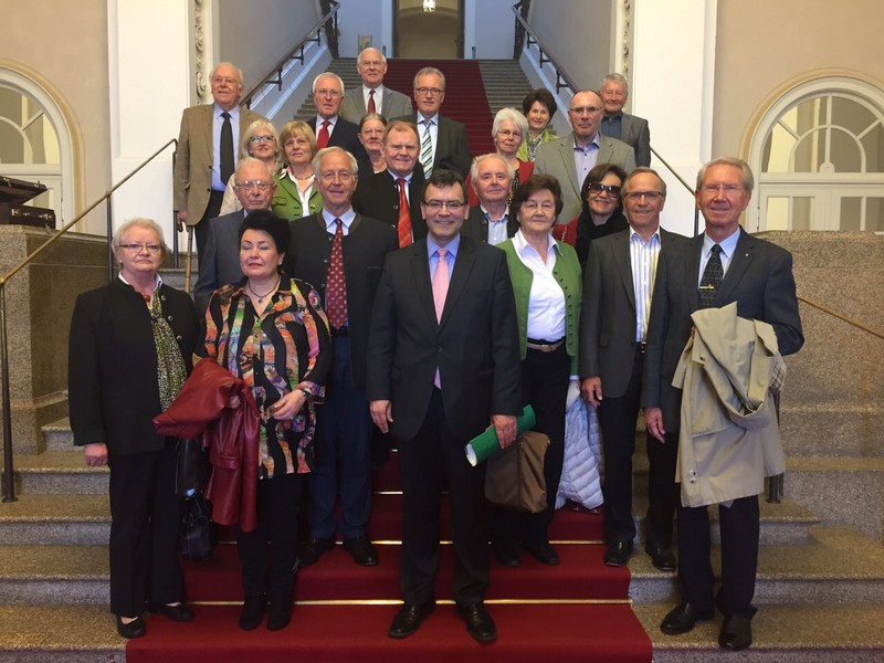 Ehemalige Sparkassendirektoren zu Besuch im Bayerischen Landtag