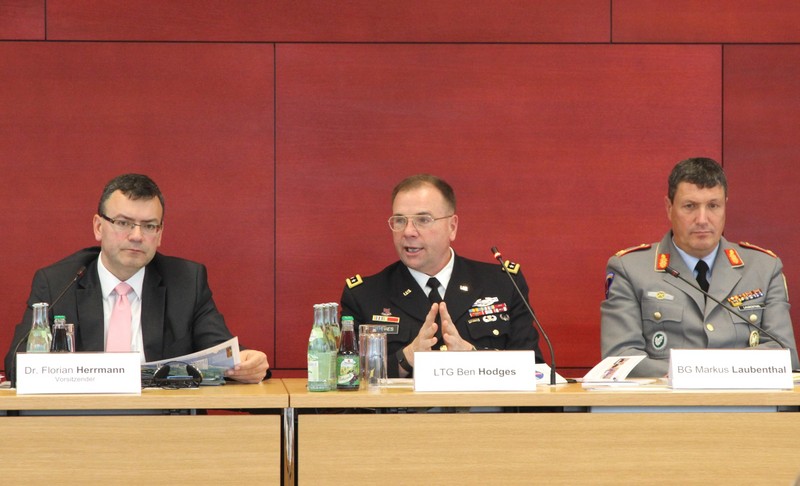US-Generalleutnant Ben Hodges zu Gast im Innenausschuss des Bayerischen Landtags