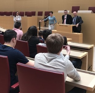 Abschlussklasse der Realschule Moosburg im Bayerischen Landtag