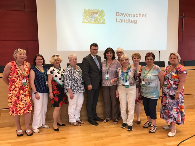 Besuch der Jungen Union Ortsverband Ampertal, des ASP Kreisverband Freising, der Frauen Union Ortsverband Hallbergmoos und der Gemeindeverwaltung Nandlstadt im Bayerischen Landtag