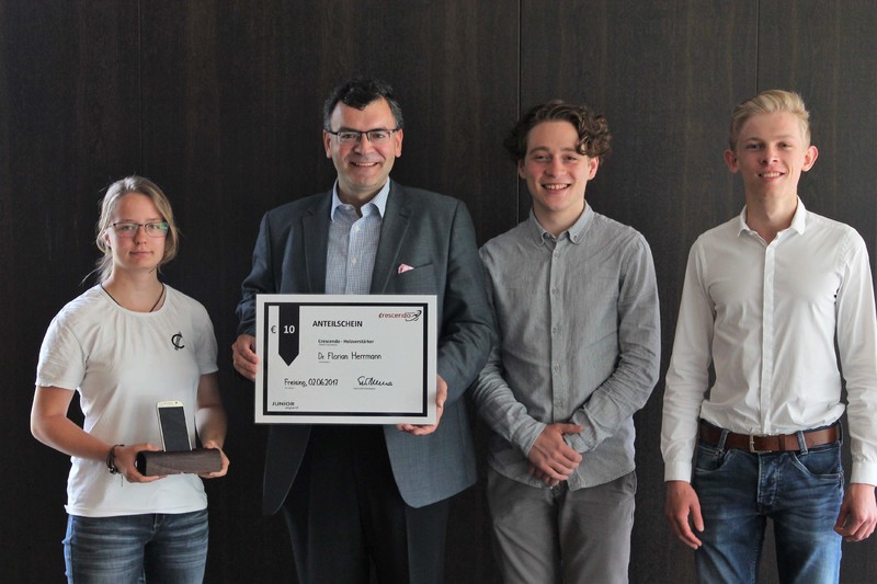 "Crescendo"-Holzverstärker - innovatives Produkt von Schülerinnen und Schülern des Camerloher-Gymnasiums Freising