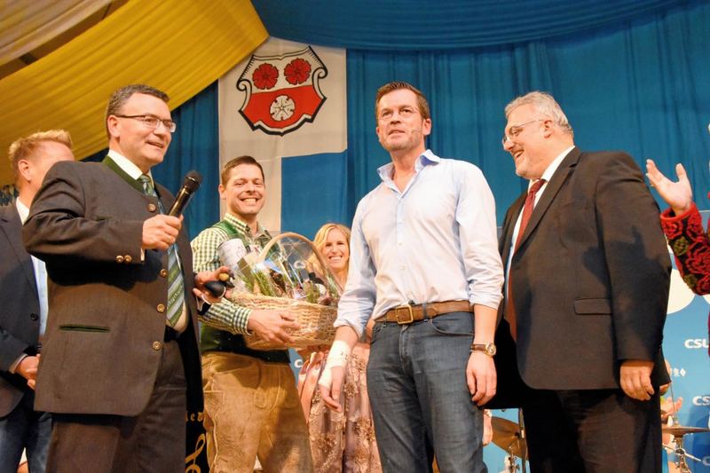 Volles Haus mit Karl-Theodor zu Guttenberg