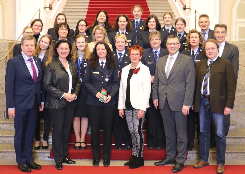 Gedankenaustausch mit Bayerischen Feuerwehrfrauen beim Blaulicht-Gespräch