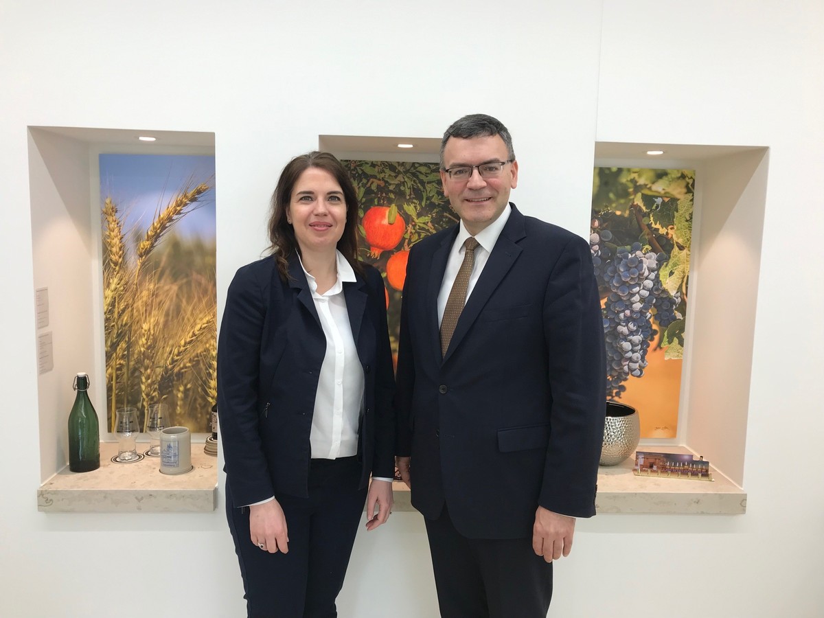 Gedankenaustausch mit Sandra Simovich
