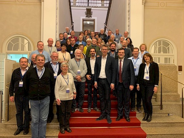 Junioren des Handwerks und CSU Freising zu Besuch im Bayerischen Landtag Junioren des Handwerks und CSU Freising zu Besuch im Bayerischen Landtag