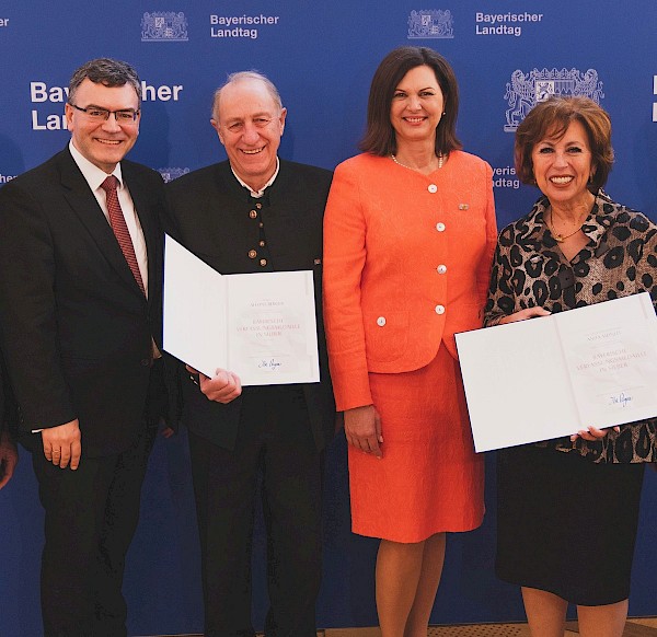 Bayerische Verfassungsmedaille für Anita Meinelt und Alfons Berger Bayerische Verfassungsmedaille für Anita Meinelt und Alfons Berger