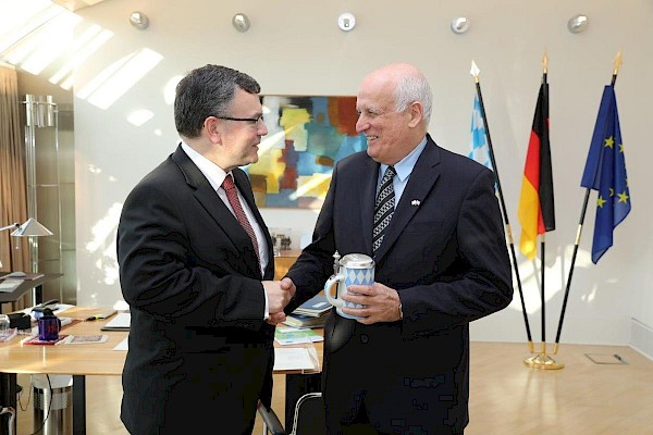 Gespräch mit dem kubanischen Botschafter Ramon Ignacio Ripoll Diaz Gespräch mit dem kubanischen Botschafter Ramon Ignacio Ripoll Diaz