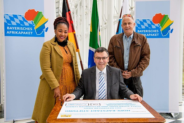 „Bavarian House“ wird Herzstück eines neuen Gemeindezentrums im Township „Bavarian House“ wird Herzstück eines neuen Gemeindezentrums im Township