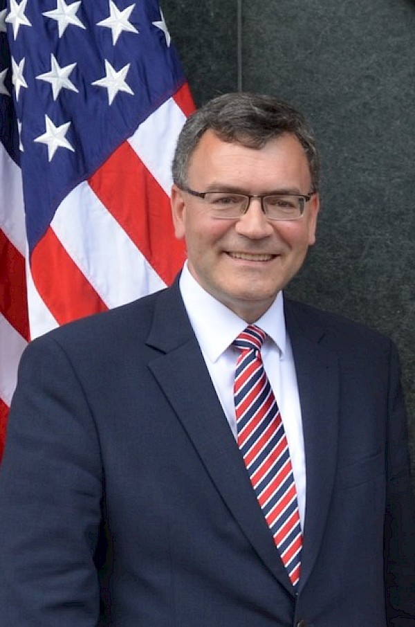 US Army Europe erhält Fahnenband des Bayerischen Ministerpräsidenten US Army Europe erhält Fahnenband des Bayerischen Ministerpräsidenten