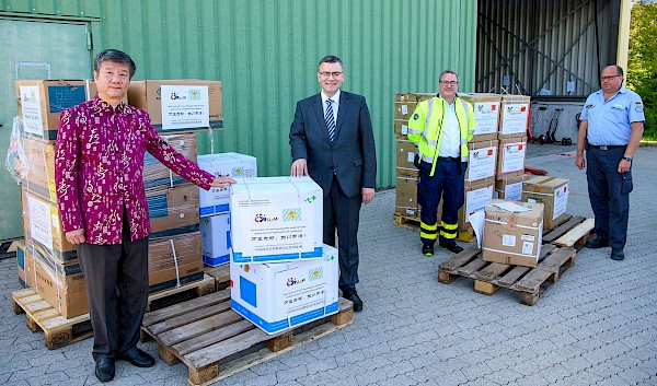 Übergabe gespendeter Masken aus Sichuan und Shandong Übergabe gespendeter Masken aus Sichuan und Shandong