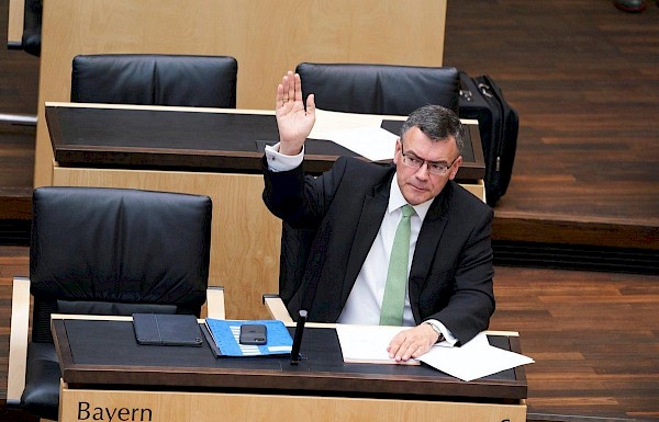 Corona-Schutzpaket und Wechsel an der Spitze des Bundesverfassungsgerichts Corona-Schutzpaket und Wechsel an der Spitze des Bundesverfassungsgerichts