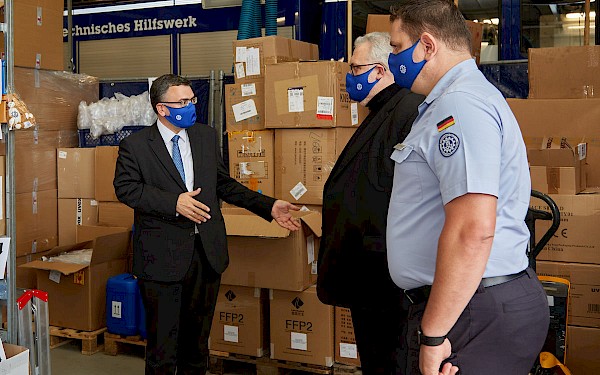 Besuch beim Logistik-Zentrum des THW Freising Besuch beim Logistik-Zentrum des THW Freising