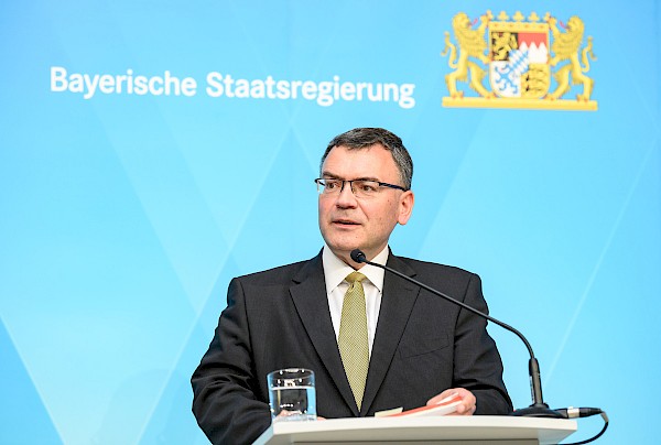 2 Mio. Euro Corona-Sonderförderung für Wochenzeitungen, privaten Hörfunk und Lokal-TV in Bayern 2 Mio. Euro Corona-Sonderförderung für Wochenzeitungen, privaten Hörfunk und Lokal-TV in Bayern