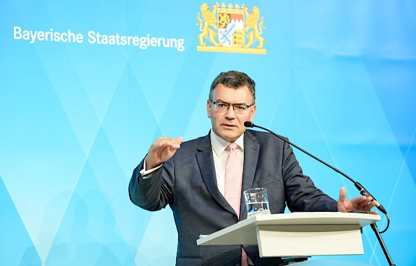 Bayerische Corona-Strategie: Bayern bereitet Regelbetrieb an Schulen vor Bayerische Corona-Strategie: Bayern bereitet Regelbetrieb an Schulen vor