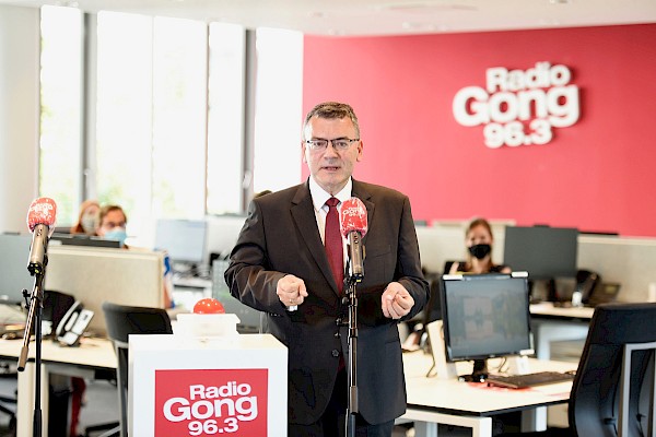 Privatradio-Pioneer «Radio Gong 96.3» startet neues Sendezentrum Privatradio-Pioneer «Radio Gong 96.3» startet neues Sendezentrum