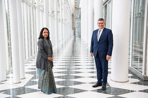 Gespräch mit der indischen Botschafterin Mukta Dutta Tomar Gespräch mit der indischen Botschafterin Mukta Dutta Tomar