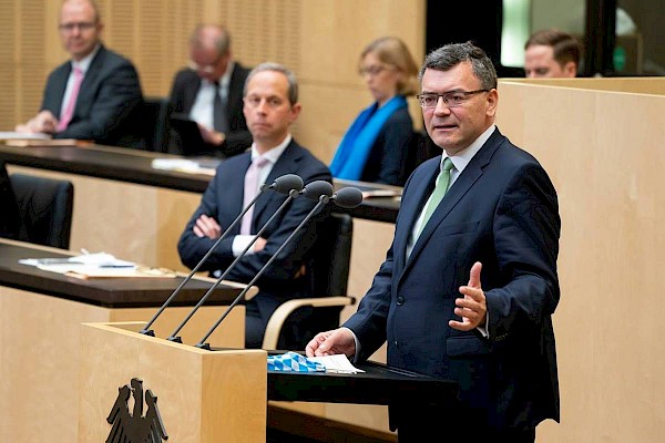 Bundesrat fordert präzisere Rechtsgrundlage für Corona-Maßnahmen Bundesrat fordert präzisere Rechtsgrundlage für Corona-Maßnahmen