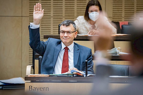 Bundesrat billigt 18 Gesetze Bundesrat billigt 18 Gesetze