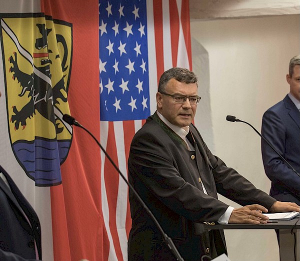 Neue Chancen für US-Standorte in Bayern und die transatlantische Sicherheitspartnerschaft Neue Chancen für US-Standorte in Bayern und die transatlantische Sicherheitspartnerschaft