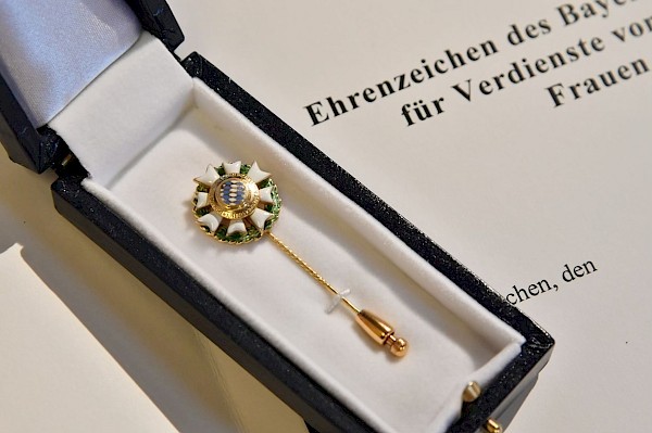 Ehrenzeichen des Bay. Ministerpräsidenten für Verdienste im Ehrenamt und im Auslandseinsatz Ehrenzeichen des Bay. Ministerpräsidenten für Verdienste im Ehrenamt und im Auslandseinsatz