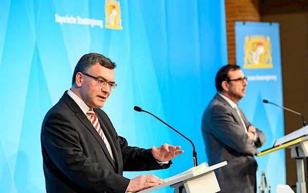 Bayerisches Kabinett berät zu Corona-Pandemie Bayerisches Kabinett berät zu Corona-Pandemie