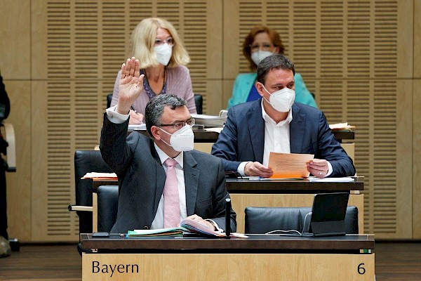 Bundesrat billigt 84 Gesetze Bundesrat billigt 84 Gesetze