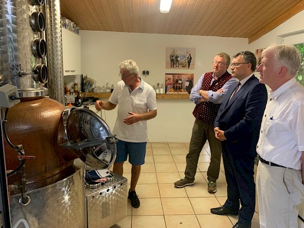 Besuch bei preisgekrönter Destillerie Schusterhof in Fürholzen Besuch bei preisgekrönter Destillerie Schusterhof in Fürholzen