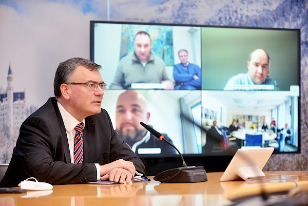 Videokonferenz mit Vertretern der Glasindustrie Oberfranken Videokonferenz mit Vertretern der Glasindustrie Oberfranken
