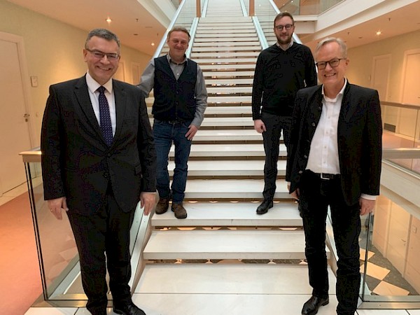 Arbeitsgespräch zu Denkmalschutzthemen mit Generalkonservator Professor Pfeil und Bürgermeister Betz aus Nandlstadt Arbeitsgespräch zu Denkmalschutzthemen mit Generalkonservator Professor Pfeil und Bürgermeister Betz aus Nandlstadt