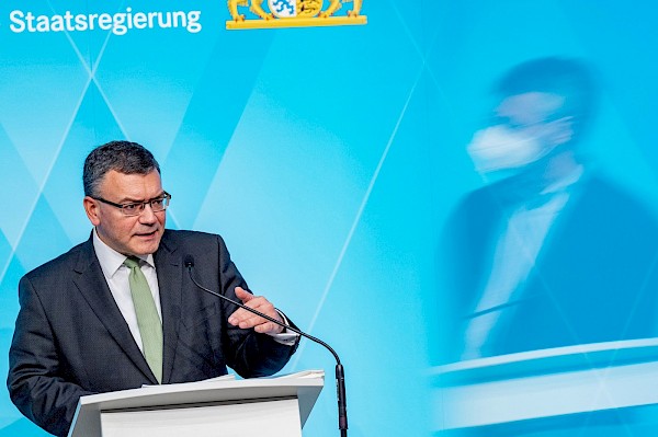 Kabinett: Sanfte, kontrollierte und schrittweise Öffnungen Kabinett: Sanfte, kontrollierte und schrittweise Öffnungen