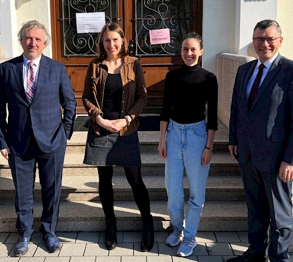 Zu Besuch bei der Integrierten Ländlichen Entwicklung und Öko-Modellregion im Kulturraum Ampertal Zu Besuch bei der Integrierten Ländlichen Entwicklung und Öko-Modellregion im Kulturraum Ampertal