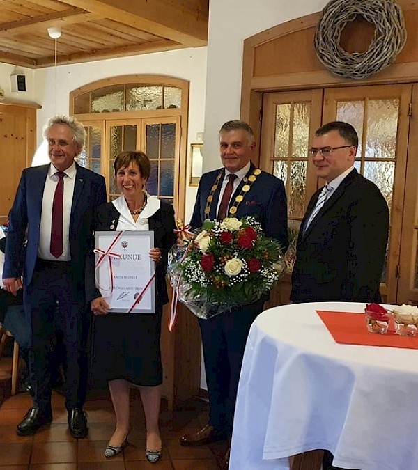 Anita Meinelt zur Alt-Bürgermeisterin der Stadt Moosburg ernannt Anita Meinelt zur Alt-Bürgermeisterin der Stadt Moosburg ernannt