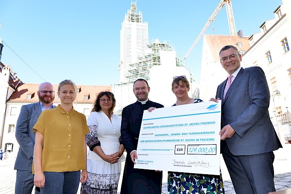 Landesstiftung fördert Sanierung der Pfarrkirche St. Georg mit 124.000 Euro Landesstiftung fördert Sanierung der Pfarrkirche St. Georg mit 124.000 Euro