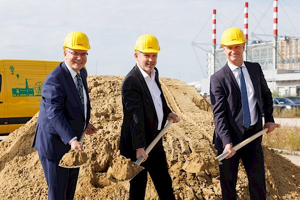 Spatenstich für neues DHL Express Logistik Center Spatenstich für neues DHL Express Logistik Center