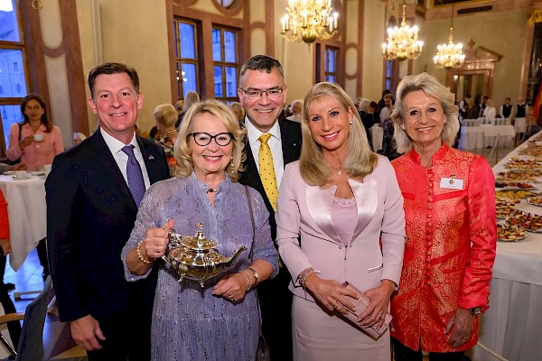 71. Silbertee des Deutsch-Amerikanischen Frauenclubs 71. Silbertee des Deutsch-Amerikanischen Frauenclubs