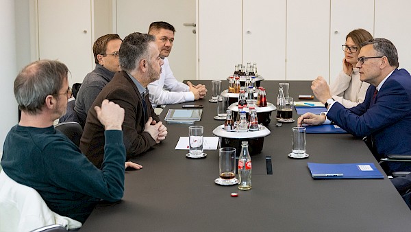 Gespräch mit Vertretern des Betriebsrats der Schaeffler AG Gespräch mit Vertretern des Betriebsrats der Schaeffler AG