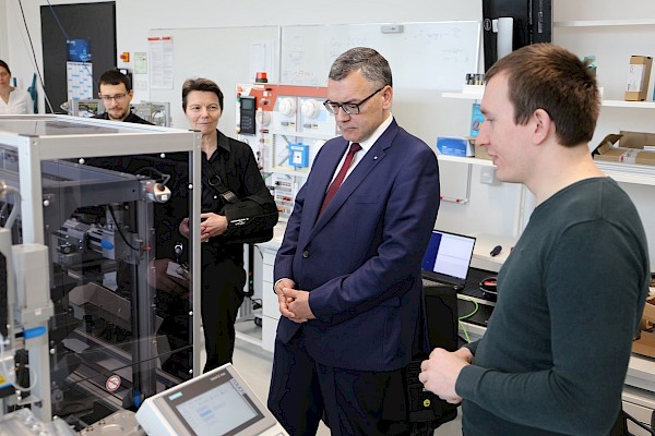 Besuch beim Fraunhofer AISEC in Garching Besuch beim Fraunhofer AISEC in Garching