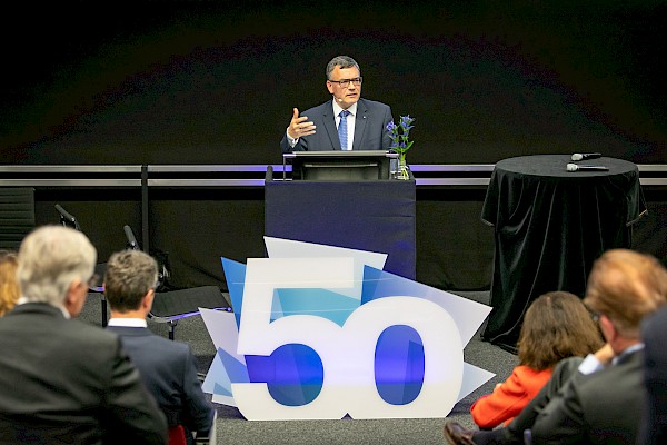 50 Jahre Max-Planck-Institut für Biochemie 50 Jahre Max-Planck-Institut für Biochemie