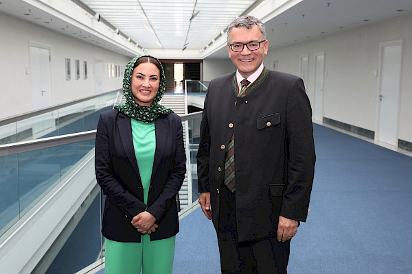 Gespräch mit Botschafterin Maitha Saif Majid Al Mahruqi Gespräch mit Botschafterin Maitha Saif Majid Al Mahruqi