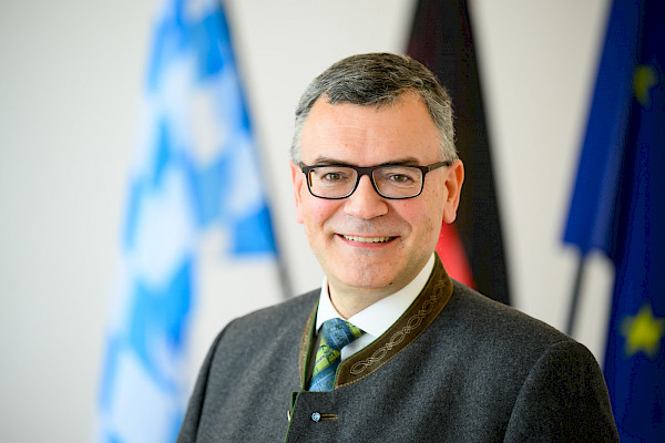 Über 700.000 Euro für den Ausbau der Kreisstraße 13 bis Oberhummel! Über 700.000 Euro für den Ausbau der Kreisstraße 13 bis Oberhummel!