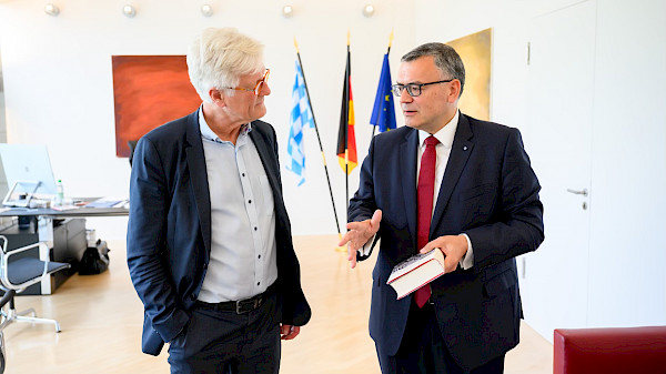 Gespräch mit Landesbischof Prof. Dr. Heinrich Bedford-Strohm Gespräch mit Landesbischof Prof. Dr. Heinrich Bedford-Strohm