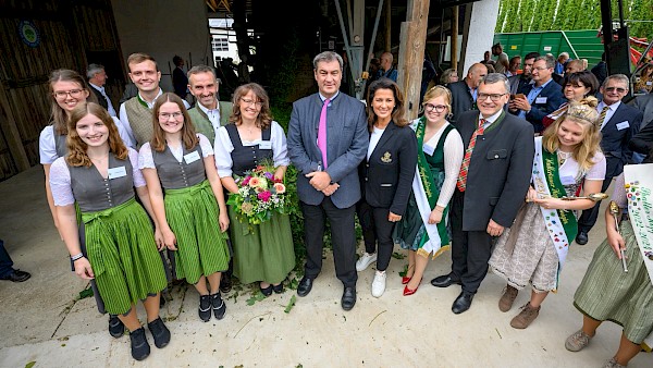 Hopfenernte in Airischwand mit Ministerpräsident Dr. Markus Söder Hopfenernte in Airischwand mit Ministerpräsident Dr. Markus Söder