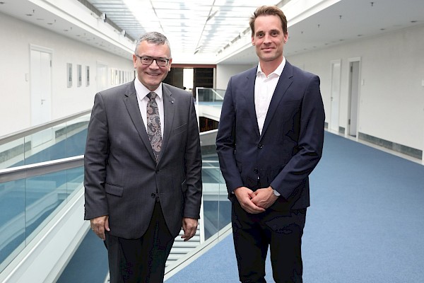Gespräch mit Dr. Alexander Steinforth von der NFL Gespräch mit Dr. Alexander Steinforth von der NFL