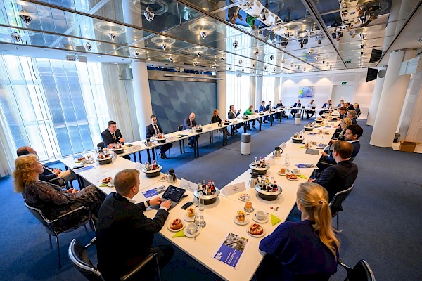 Runder Tisch mit Start-Ups in der Staatskanzlei Runder Tisch mit Start-Ups in der Staatskanzlei