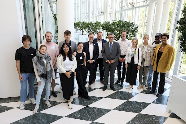 Besuch einer Gruppe des Bayerischen Jugendrings Besuch einer Gruppe des Bayerischen Jugendrings