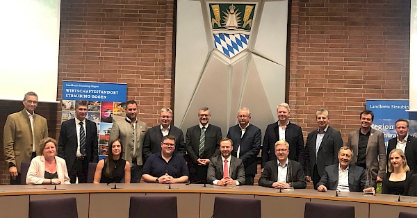 Verleihung des Ausbildungspreises des Landkreises Straubing-Bogen Verleihung des Ausbildungspreises des Landkreises Straubing-Bogen