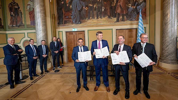 Freiheit und Stabilität: Koalitionsvertrag mit Freien Wählern unterzeichnet Freiheit und Stabilität: Koalitionsvertrag mit Freien Wählern unterzeichnet