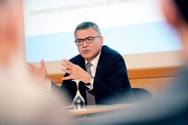 Vortrag „Verteidigung unserer gemeinsamen Werte gegen Links- und Rechtsterrorismus“ Vortrag „Verteidigung unserer gemeinsamen Werte gegen Links- und Rechtsterrorismus“