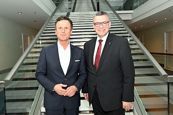 Gespräch mit BIHK-Hauptgeschäftsführer Dr. Manfred Gößl Gespräch mit BIHK-Hauptgeschäftsführer Dr. Manfred Gößl